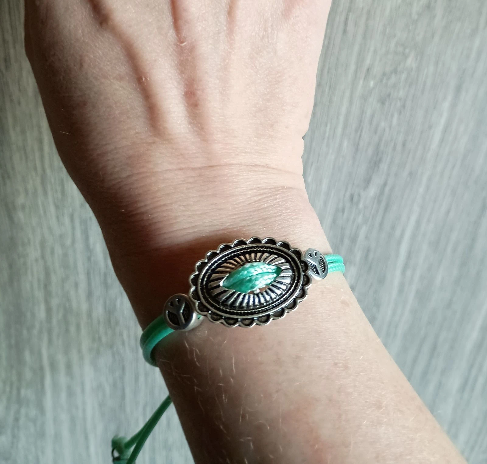 Bohemian Ibiza style wikkelarmband, koordarmband met kwastjes